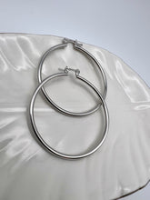 Load image into Gallery viewer, Medium tubular hoop earring
