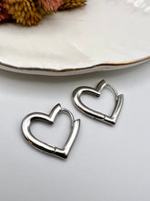 Load image into Gallery viewer, Medium thick heart silver plated earring
