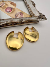 Load image into Gallery viewer, Full oval ring clip closure earrings
