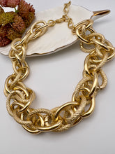 Load image into Gallery viewer, Chunky link shine and matte necklace
