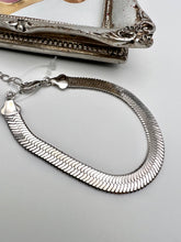 Load image into Gallery viewer, Classic 4 mm ribbon bracelet
