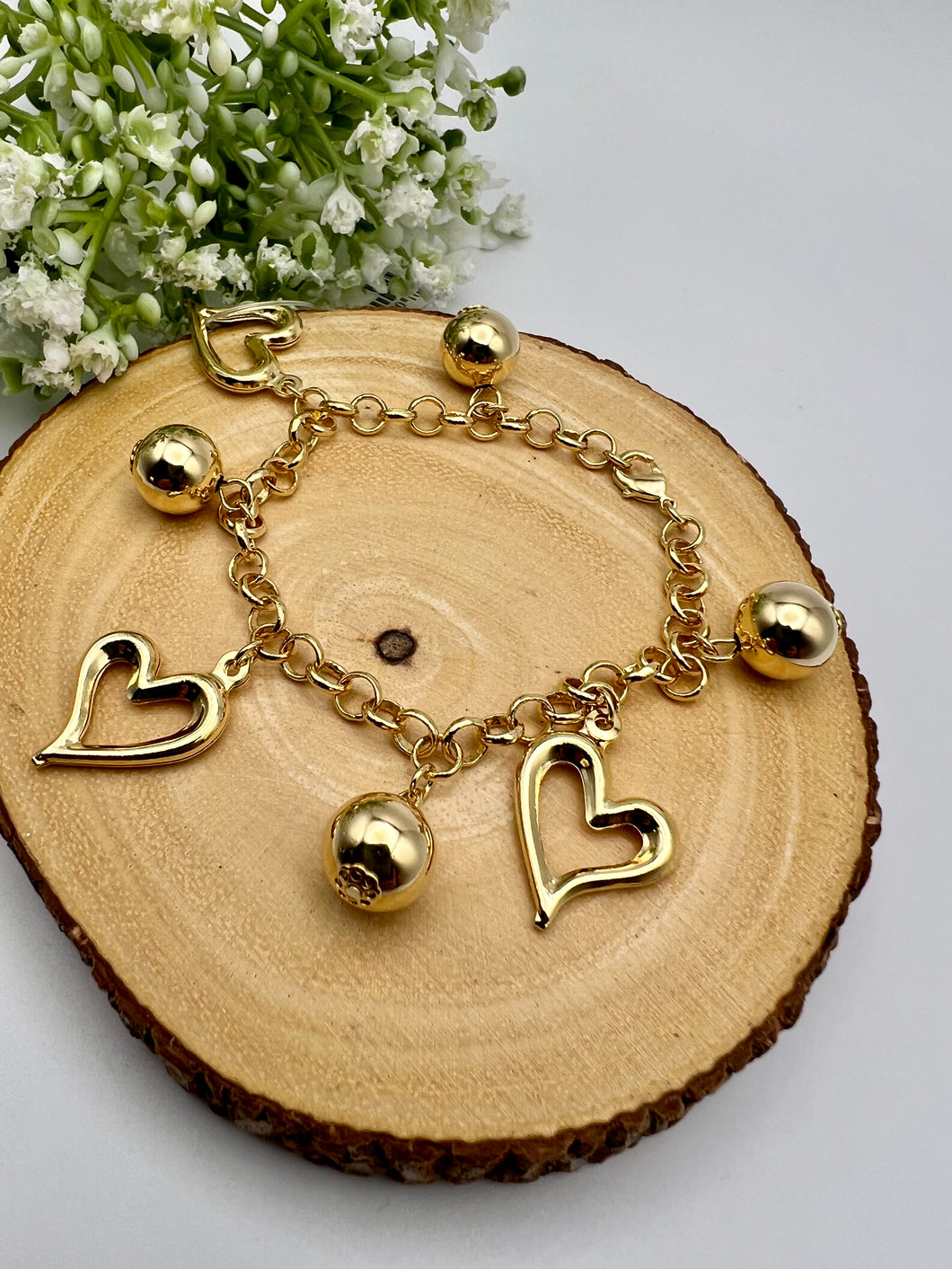 Ball and heart pendants bracelet