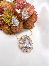 Load image into Gallery viewer, Big cut crystal diamond drop necklace
