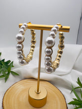 Load image into Gallery viewer, Large hoop with different sizes of pearl earrings
