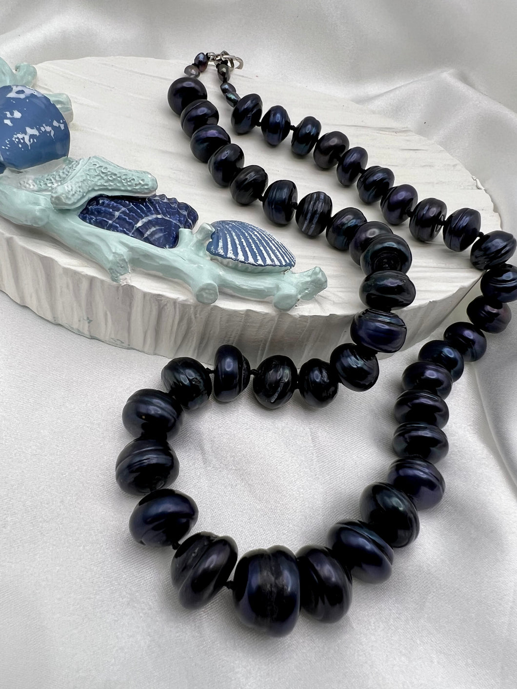 Black exclusive natural freshwater  necklace