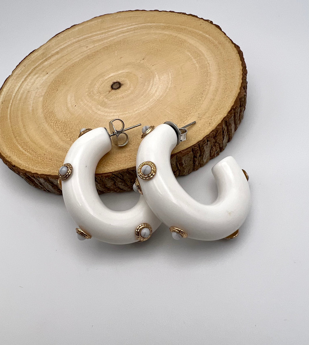 Acrylic chubby hoop details earrings