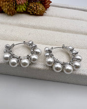 Load image into Gallery viewer, Pearls stuck in the hoop with zirconia
