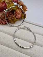 Load image into Gallery viewer, Medium tubular hoop earring
