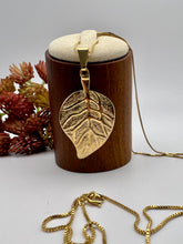 Load image into Gallery viewer, long necklace matte leaf
