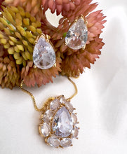 Load image into Gallery viewer, Big cut crystal diamond drop necklace
