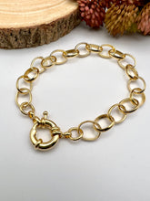 Load image into Gallery viewer, Round clasp oval link bracelet
