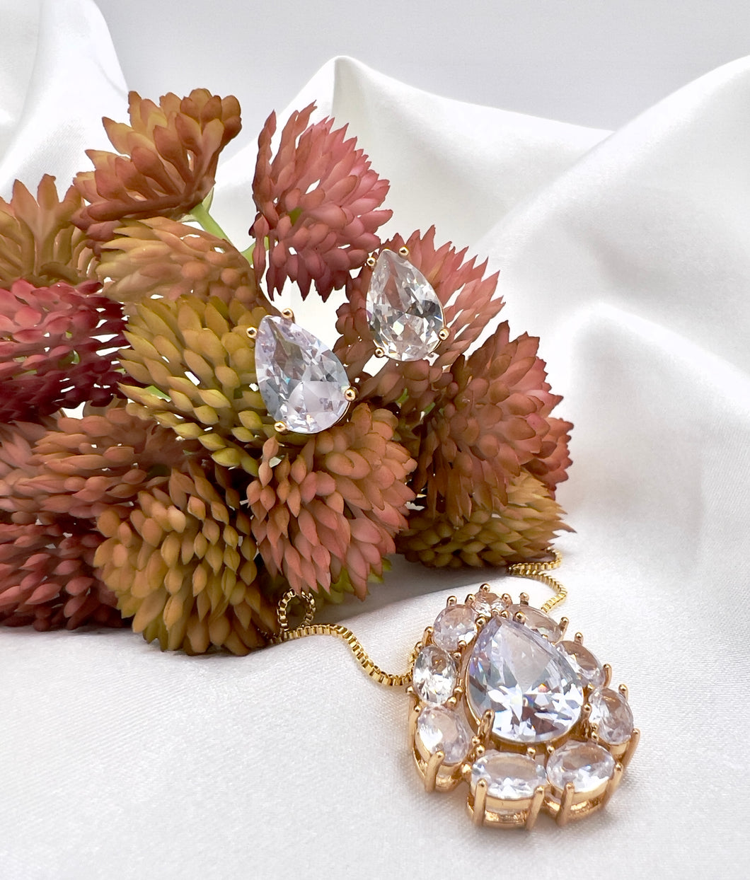 Big cut crystal diamond drop necklace