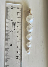 Load image into Gallery viewer, Simulated long pearl earrings
