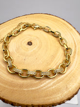 Load image into Gallery viewer, Studded small link bracelet
