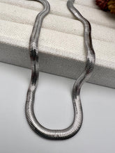 Load image into Gallery viewer, Thick snake chain necklace
