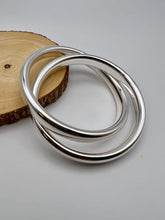 Load image into Gallery viewer, Solid interlaced silver plated bracelet
