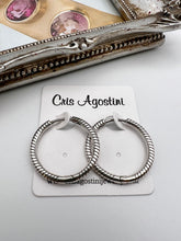 Load image into Gallery viewer, Basic hoop stripe detail earrings
