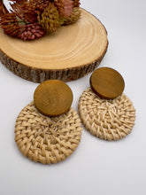 Load image into Gallery viewer, Wooden and straw handmade earring
