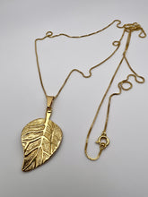 Load image into Gallery viewer, long necklace matte leaf

