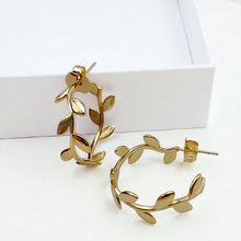 Load image into Gallery viewer, Plain hoop earrings with leaves
