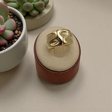 Load image into Gallery viewer, Basic hammered organic ring
