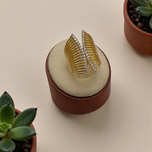 Load image into Gallery viewer, Micro cz diamond detail fan ring
