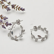 Load image into Gallery viewer, Plain hoop earrings with leaves
