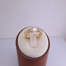 Load image into Gallery viewer, Solitaire ring pave on both sides ring
