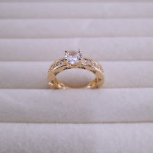 Load image into Gallery viewer, Solitaire ring pave on both sides ring
