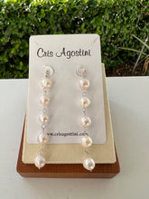 Load image into Gallery viewer, Five pendant pearls earrings
