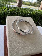 Load image into Gallery viewer, Traditional basic hoop earrings

