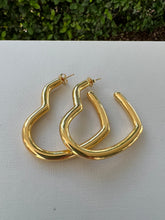 Load image into Gallery viewer, Chunky  light heart earring
