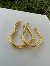 Load image into Gallery viewer, Chunky  light heart earring
