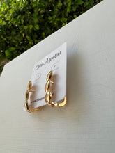 Load image into Gallery viewer, Three golden hearts earrings
