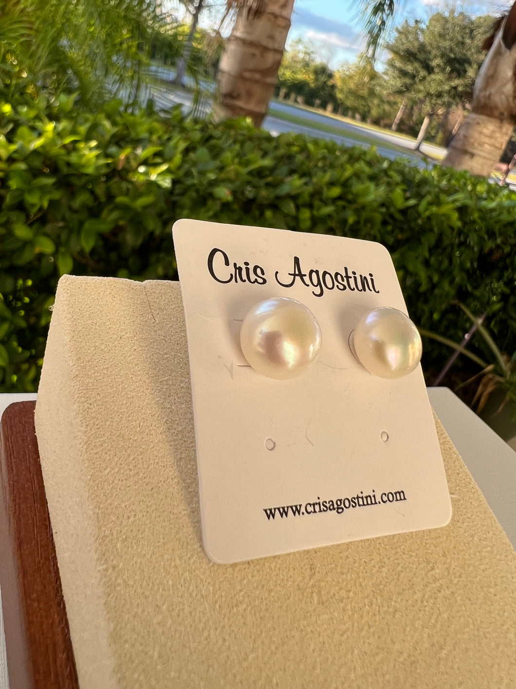 Larger freshwater pearl earring