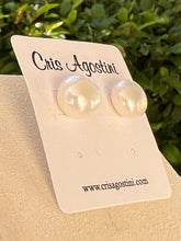 Load image into Gallery viewer, Larger freshwater pearl earring
