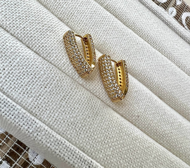 basic V studded on the sides earring