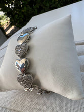 Load image into Gallery viewer, Rhodium heart shape clasp jewel bracelet
