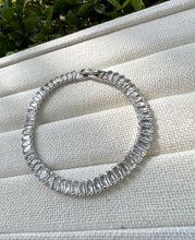 Load image into Gallery viewer, Baguette zirconia clasp jewel bracelet
