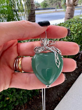 Load image into Gallery viewer, Natural Stone heart shape bow necklace
