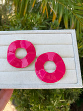 Load image into Gallery viewer, Pink enamel wavy circle earring
