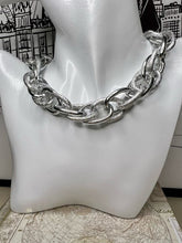 Load image into Gallery viewer, Chunky link shine and matte necklace

