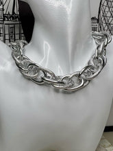 Load image into Gallery viewer, Chunky link shine and matte necklace
