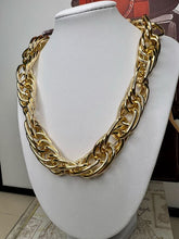 Load image into Gallery viewer, Chunky chain several links necklace
