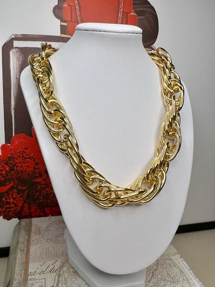 Chunky chain several links necklace