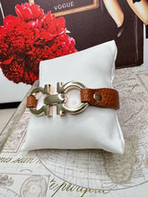 Load image into Gallery viewer, Leather bracelet inspired by a famous designer
