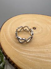 Load image into Gallery viewer, Hearts holding hands cz details ring
