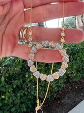 Load image into Gallery viewer, Circle of hearts in sequence necks
