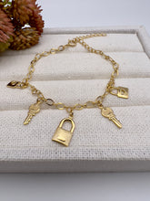 Load image into Gallery viewer, Small link padlock key bracelet
