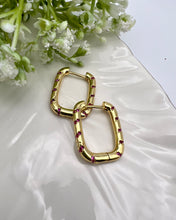 Load image into Gallery viewer, square hoop color zirconia details earring
